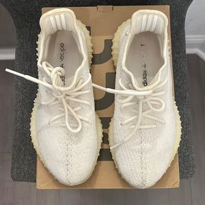 USED YEEZY BOOST 350 V2 TRIPLE WHITES ( 6.5 men’s )